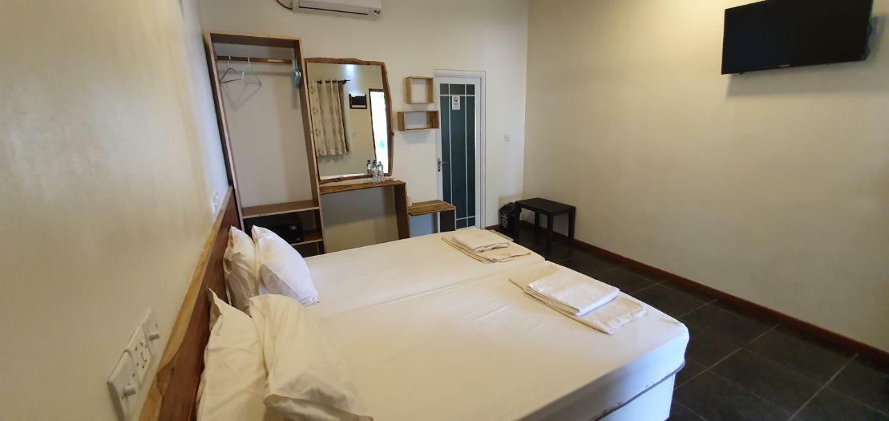 Surf Deck Hotel Thulusdhoo Kültér fotó